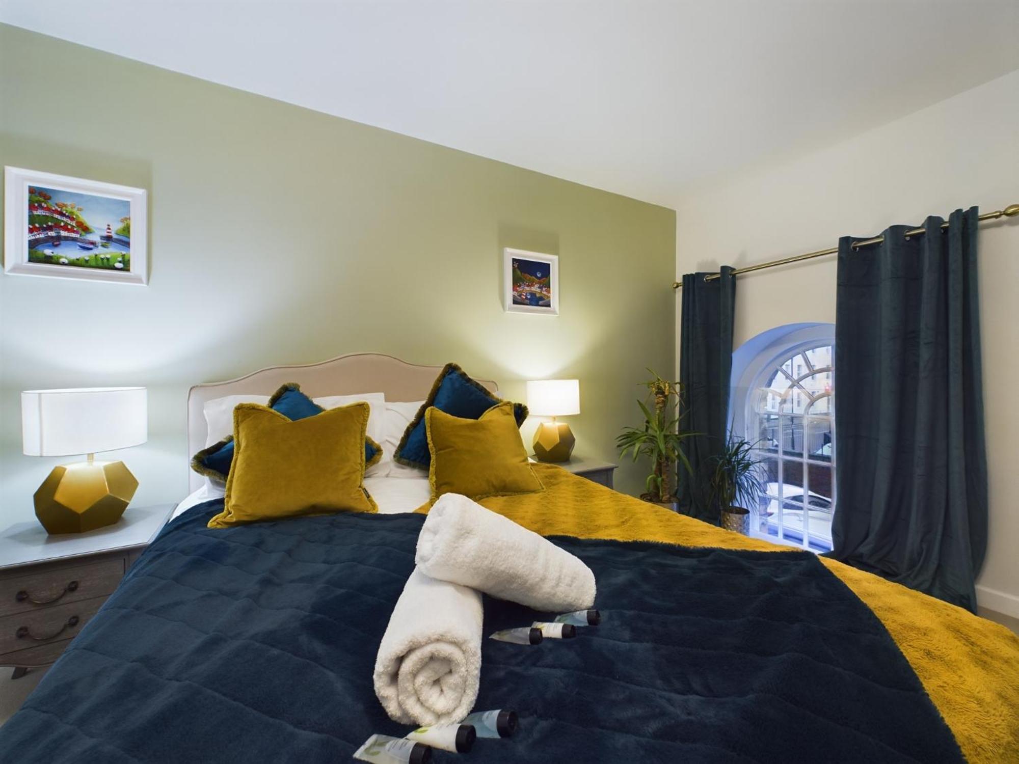 Modern Duplex Central Free Parking Wi-Fi Apartman Cheltenham Kültér fotó
